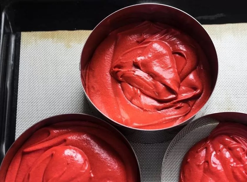 Паска “Червоний оксамит“: як приготувати яскравий великодній десерт