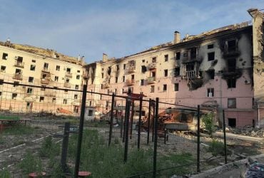 Російські окупанти в Маріуполі зносять цілі житлові квартали (відео)