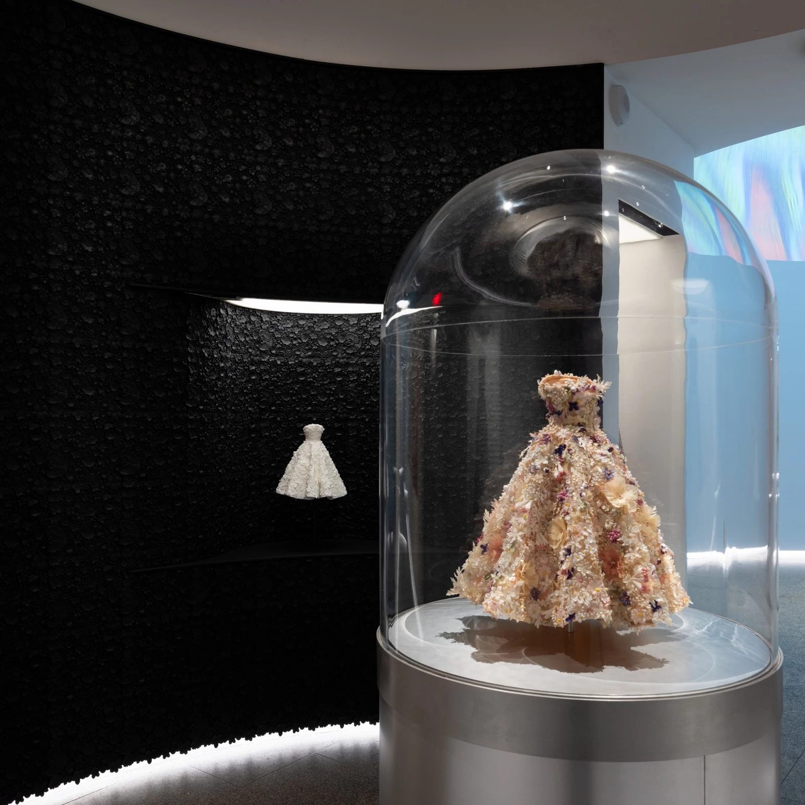 Сад Dior. В цій залі є об'єкти, яких можна торкатися. Photo: © The Metropolitan Museum of Art4