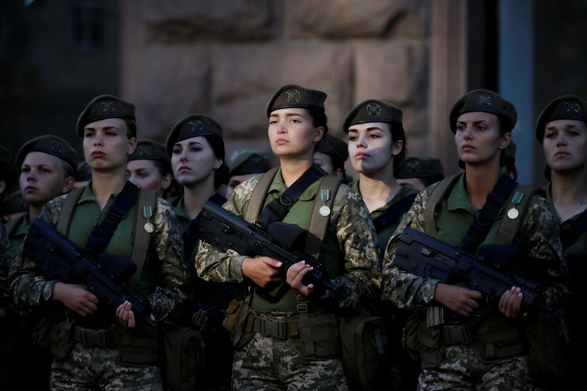 Мобілізація жінок в Україні / фото REUTERS
