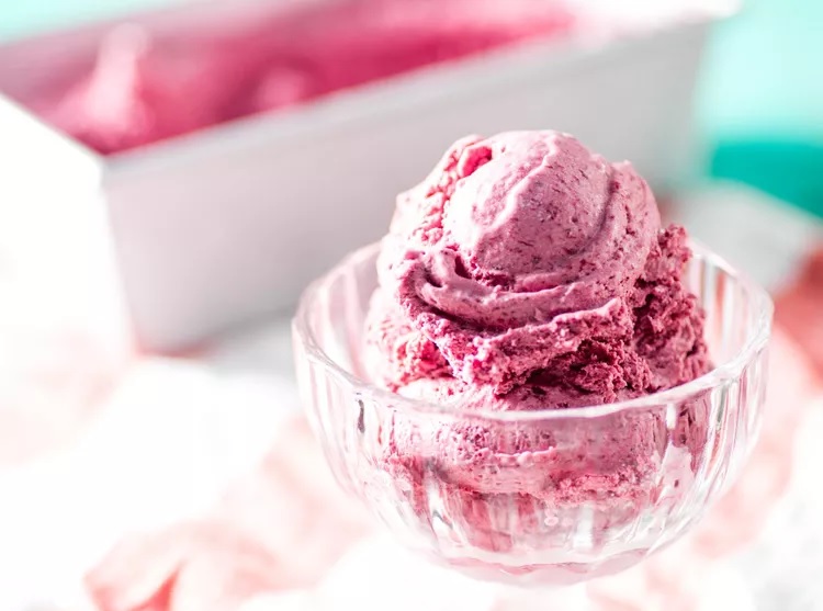 Вишневе морозиво своїми руками: як приготувати яскравий літній десерт