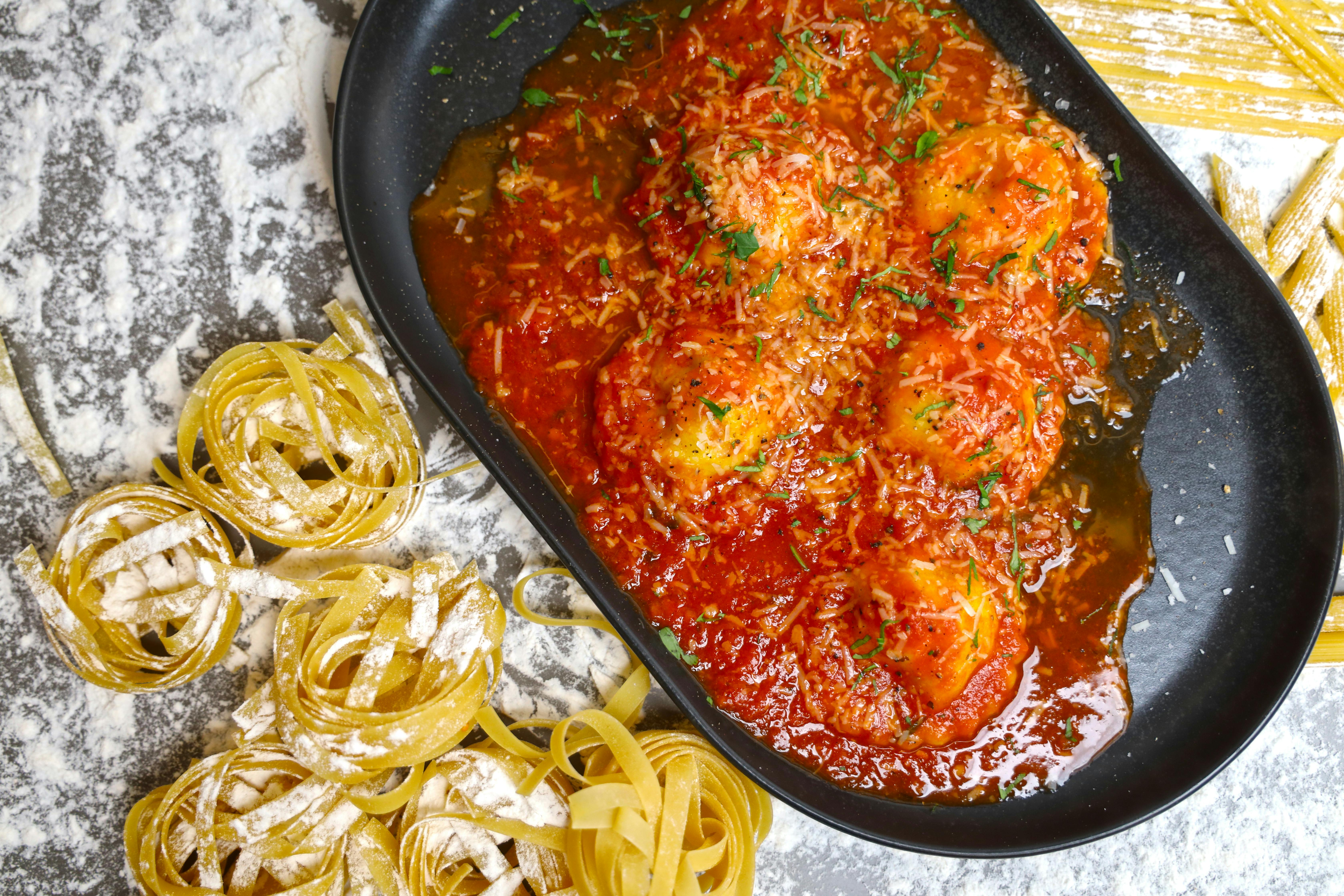 Фрикадельки в томатному соусі: рецепт популярної страви з секретним інгредієнтом