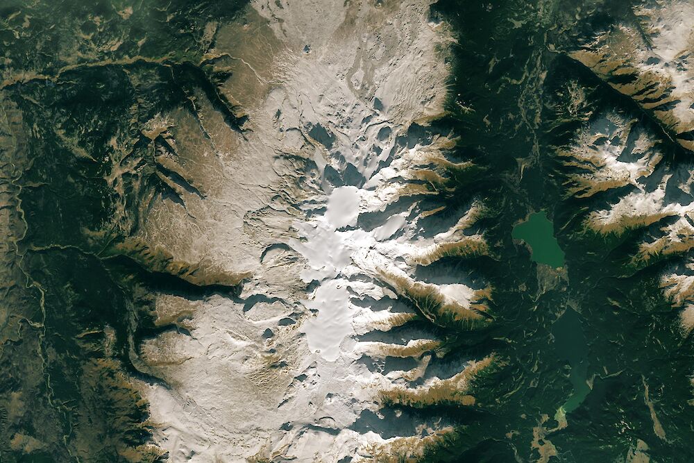 Кратери Кава і Какао показали на супутниковому фото