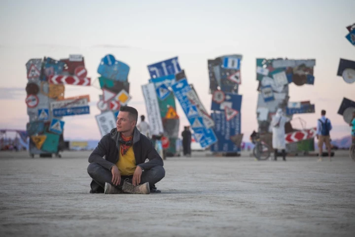 Українська інсталяція на фестивалі Burning Man створена з артефактів війни1