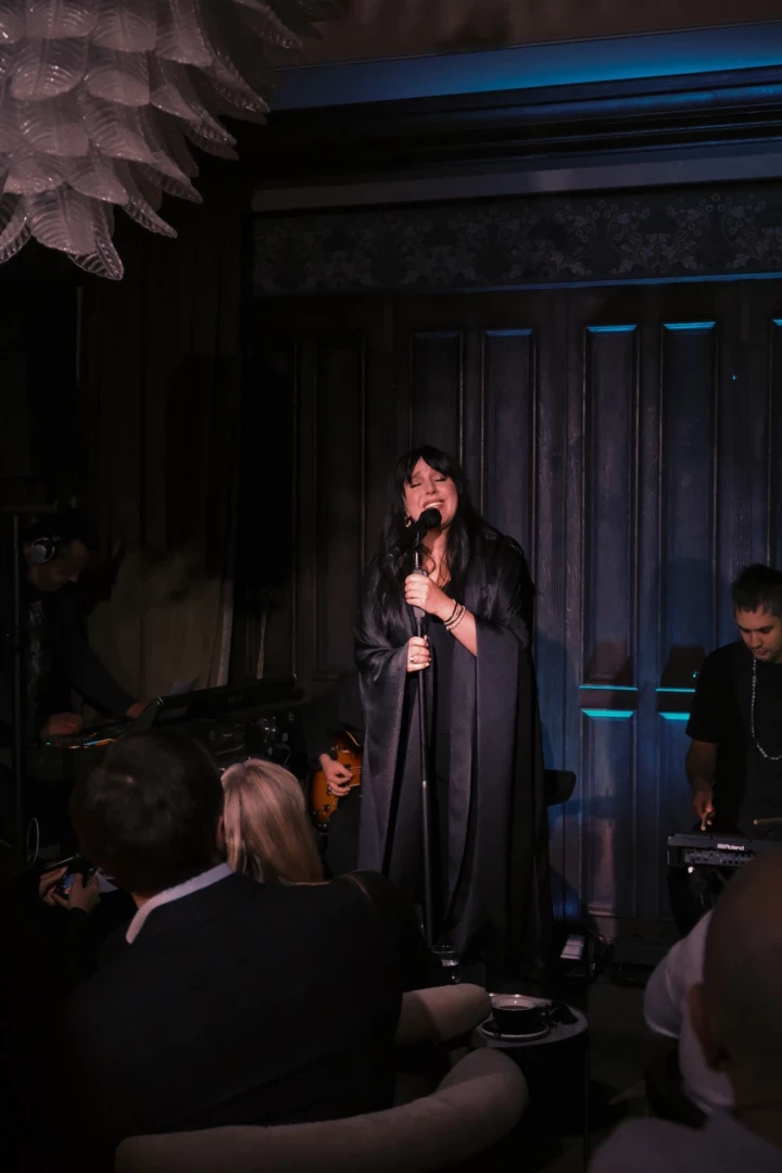 Як пройшов виступ Jamala  на благодійному вечері в Saint Bar1