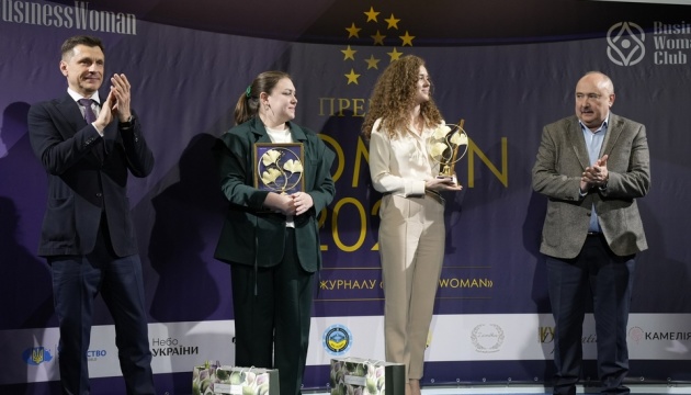 У Києві відбулася восьма міжнародна церемонія нагородження «Жінка 2024» В Києві відбулася восьма церемонія міжнародної премії Woman 2024