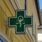 «Чому змія?»: Загадка змії на емблемі аптеки