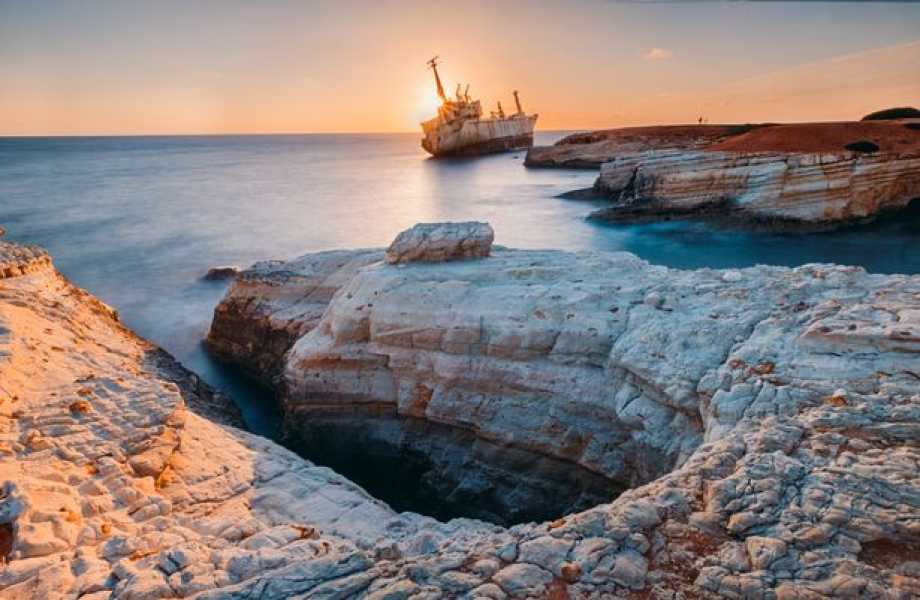 Покинутий корабель «Едро III» лежить поблизу Кіпру