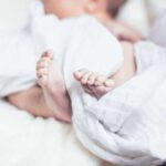 Реакція дівчинки на новонародженого брата зворушила серця користувачів YouTube