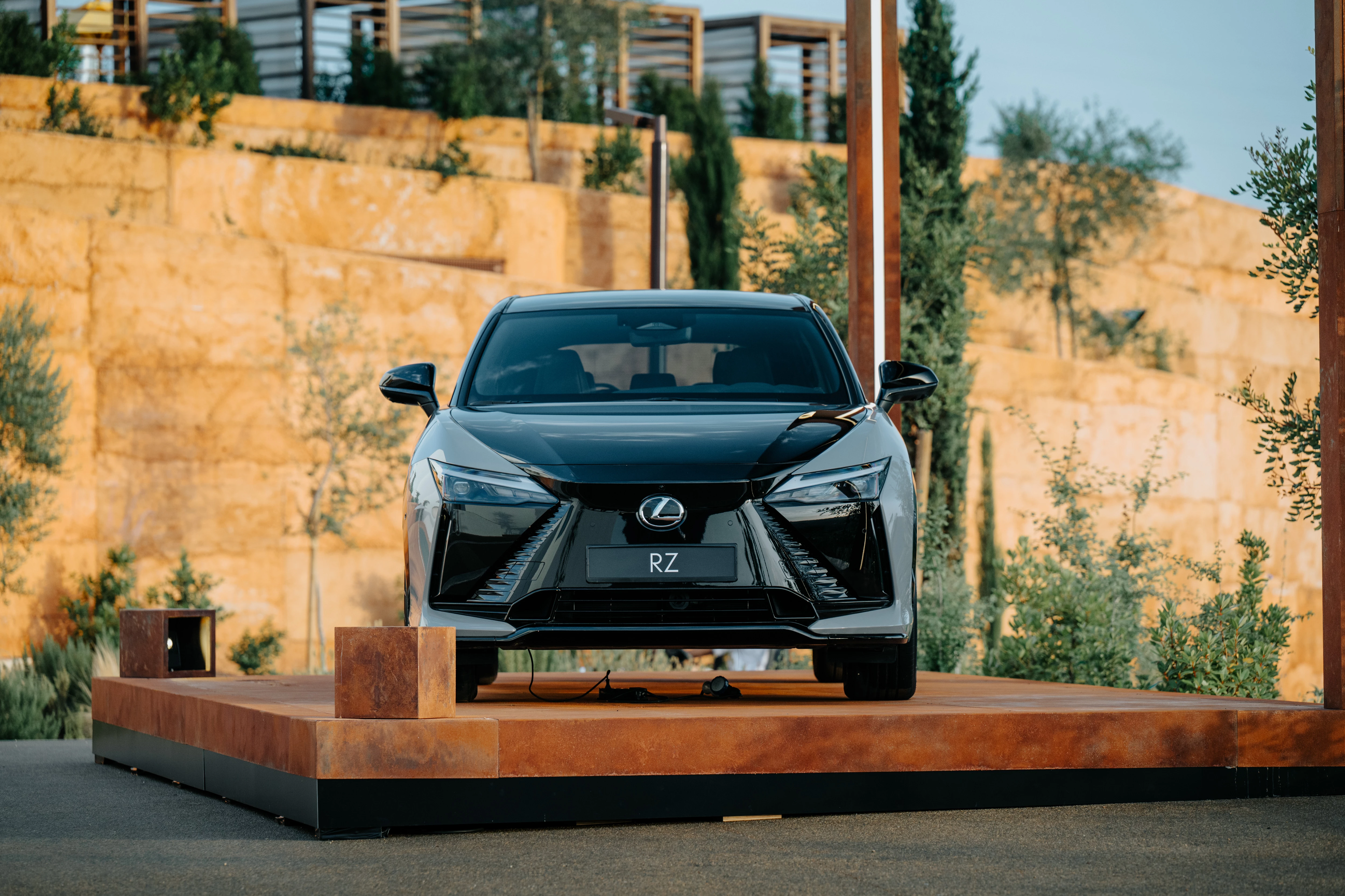 Перше знайомство з Lexus RZ: редактор Vogue Ukraine тестує головну новинку сезону1