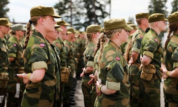 Данія починає залучати жінок до армії нарівні з чоловіками