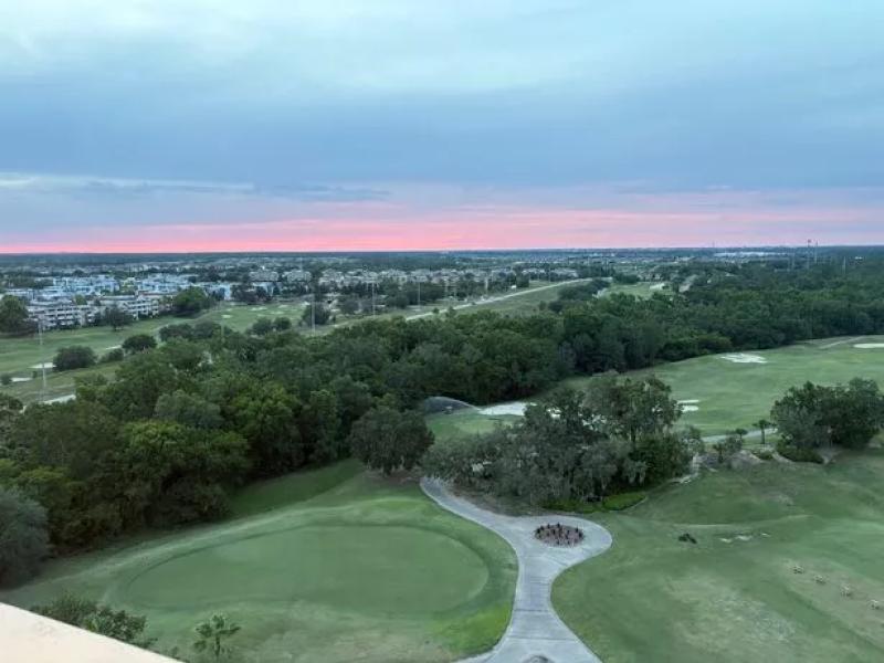Вид з бару Eleven на даху готелю Reunion Resort & Golf Club