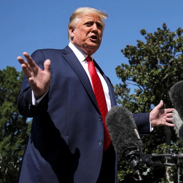 Дональд Трамп випустив парфуми, присвячені його перемогам на виборах – яка ціна?