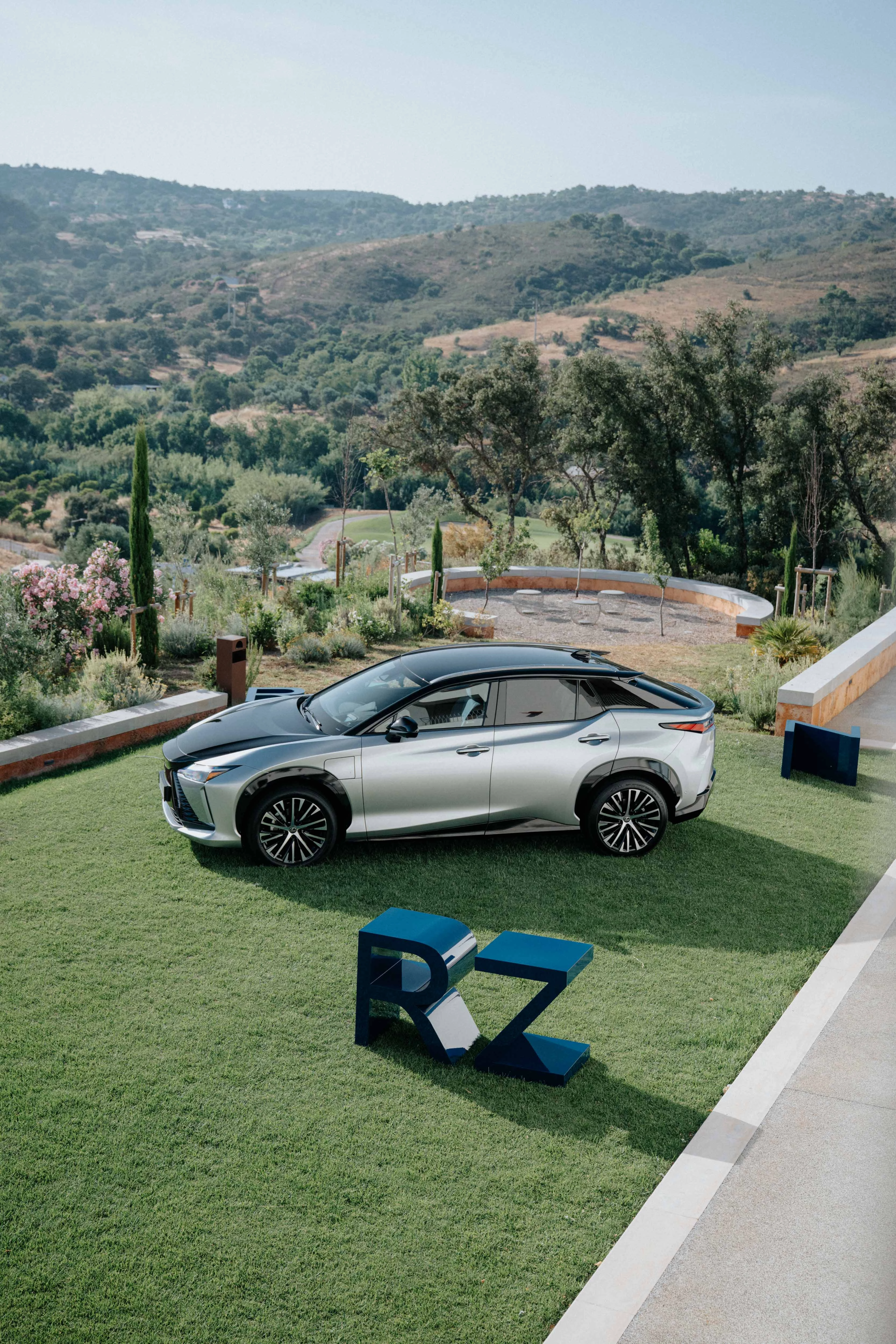 Перше знайомство з Lexus RZ: редактор Vogue Ukraine тестує головну новинку сезону0