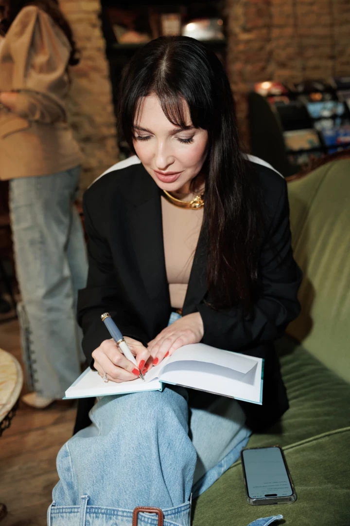 Про баланс у материнстві та соціальному житті: книга «Мама в балансі» Олени Вишнякової2