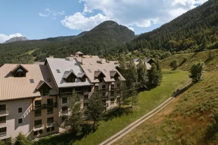 Вид на шале курорту Club Med