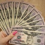 Як туристи вирішують проблему старих доларів