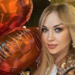 «Ловлячи останні теплі дні»: Наталія Валевська на узбережжі Одеси
