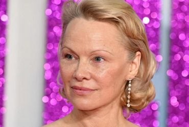 Памела Андерсон відмовилась від свого фірмового блонда і здивувала кардинальною зміною іміджу (фото)