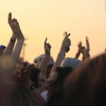 Відвідуйте фестивалі – радійте життю: нове вивчення переваг реальних подій