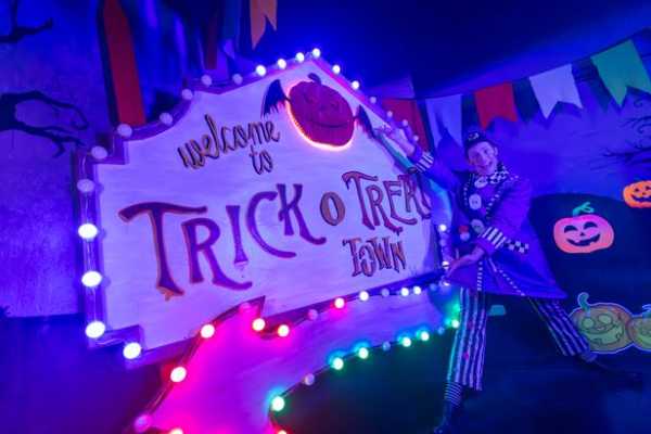 Містечко ласощів Trick O Treat, курорт Alton Towers