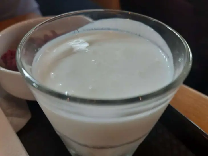 Обережно, небезпечний дует: що категорично не можна запивати йогуртом та кефіром кефир