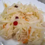 Скільки потрібно з'їсти квашеної капусти, щоб заповнити дефіцит вітаміну С:…