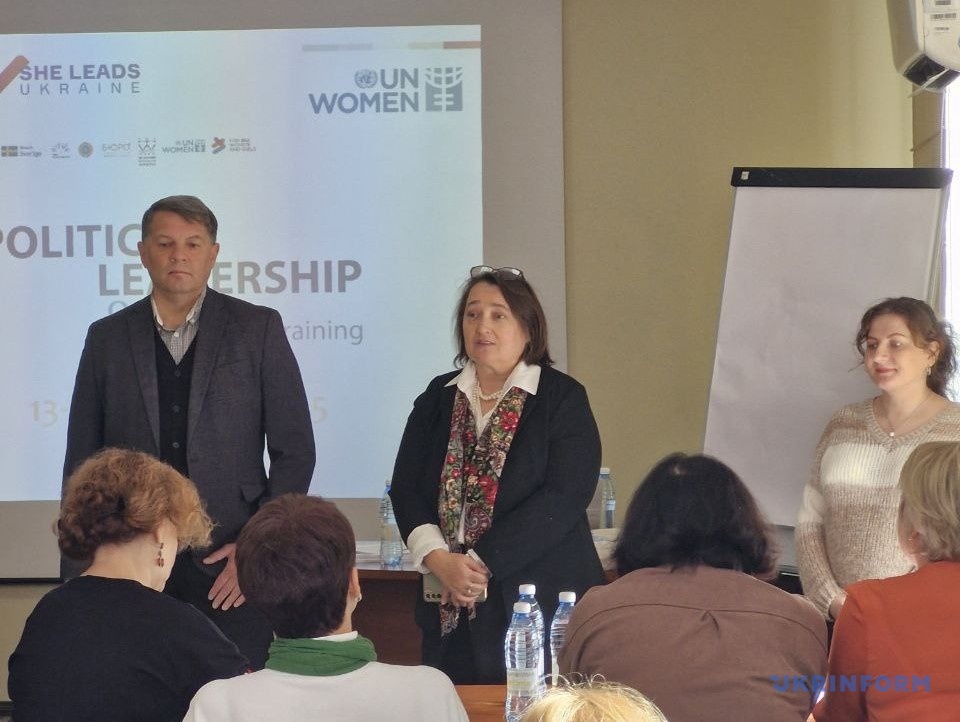 Роман Сущенко на відкритті тренінгу, в центрі - Мещерякова Роман Сущенко на відкритті тренінгу, в центрі - Мещерякова