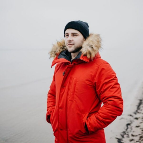 Чоловічий зимовий одяг: що обрати, пуховик чи парку?