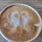 Який популярний напій вимиває кальцій із кісток: ви п'єте його…