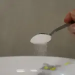 Чому кухарі солять воду так, як не радять у книгах:…