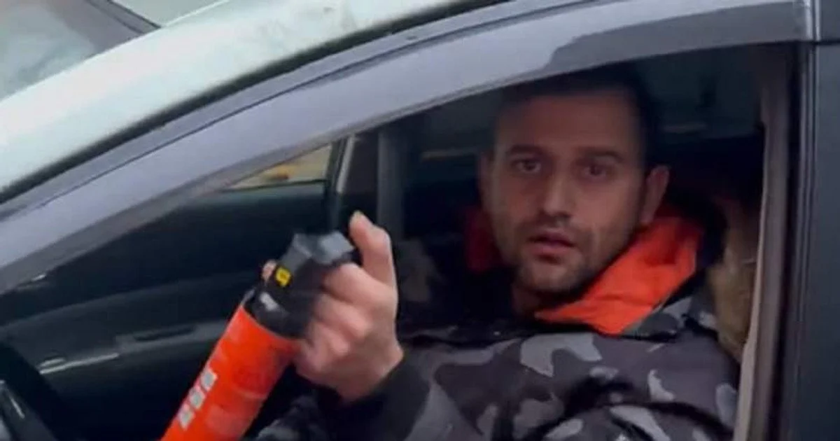 У центрі Варшави таксист застосував сльозогінний газ проти вагітної українки та її чоловіка (відео)