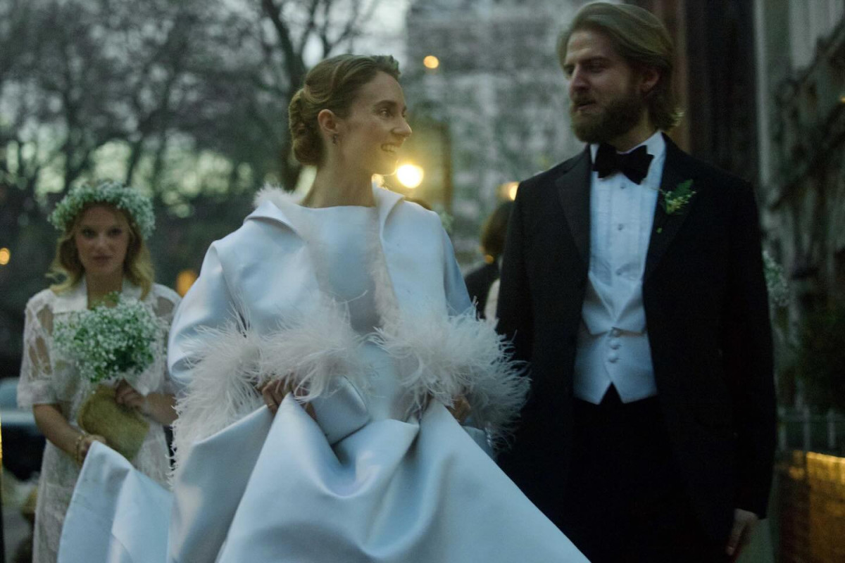 Мая Хоук, донька Ітана Гоука і Уми Турман, одружилася на камерній церемонії, куди були запрошені зірки серіалу "Дивні дива".1