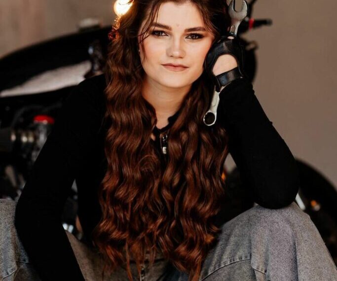 Ілона Скоромна: як 23-річна автомеханікиня з Тернопілля підкорює чоловічу професію