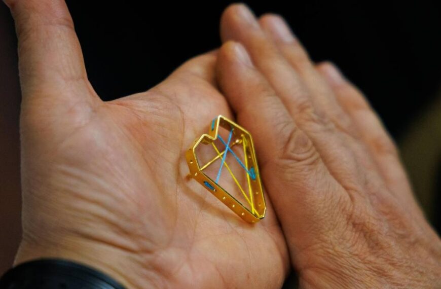 Президент відзначив “Золотим серцем” 25 героїнь-волонтерок