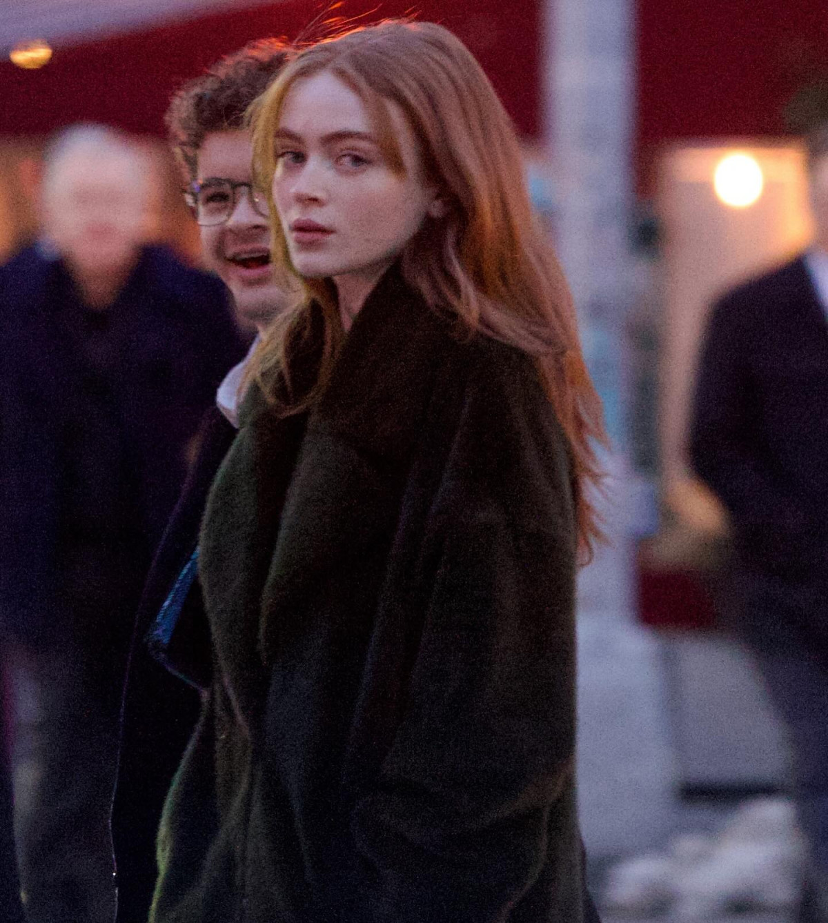 Мая Хоук, донька Ітана Гоука і Уми Турман, одружилася на камерній церемонії, куди були запрошені зірки серіалу "Дивні дива".8