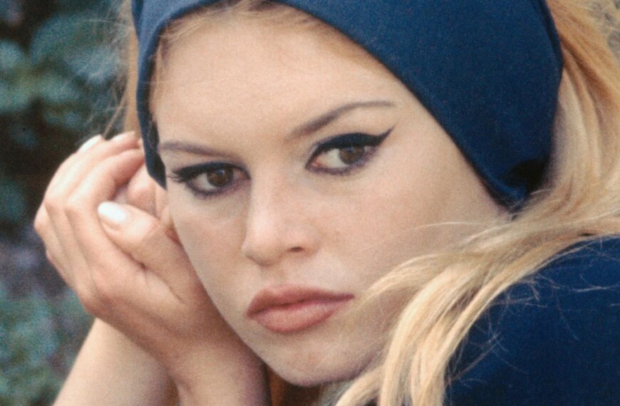 Блондинка поза часом: 12 знакових кольорів волосся, як у кінозірок