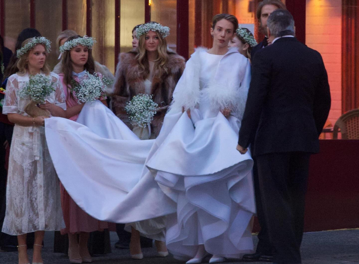 Мая Хоук, донька Ітана Гоука і Уми Турман, одружилася на камерній церемонії, куди були запрошені зірки серіалу "Дивні дива".3