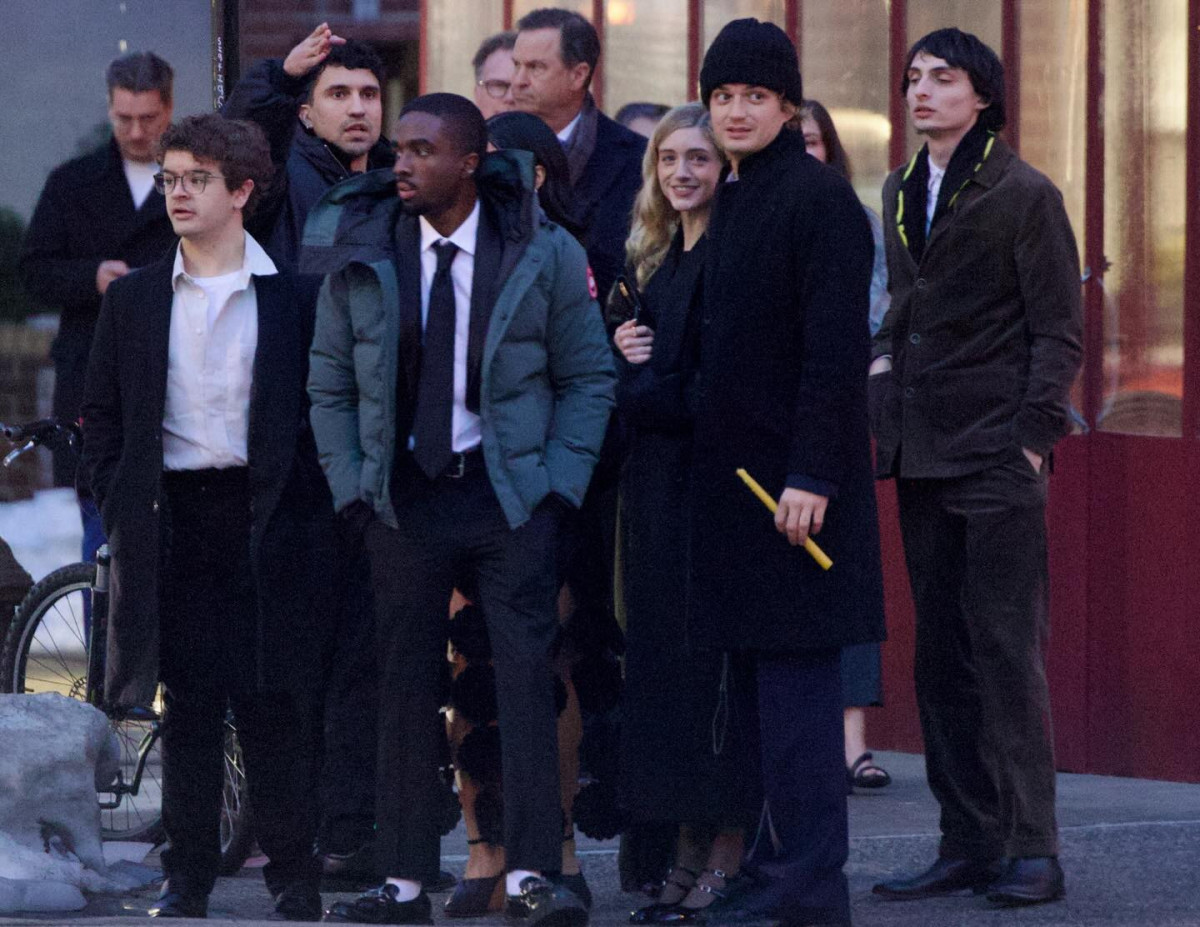 Мая Хоук, донька Ітана Гоука і Уми Турман, одружилася на камерній церемонії, куди були запрошені зірки серіалу "Дивні дива".5