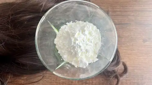 Крохмаль: недорогий засіб, як економна заміна сухого шампуню
