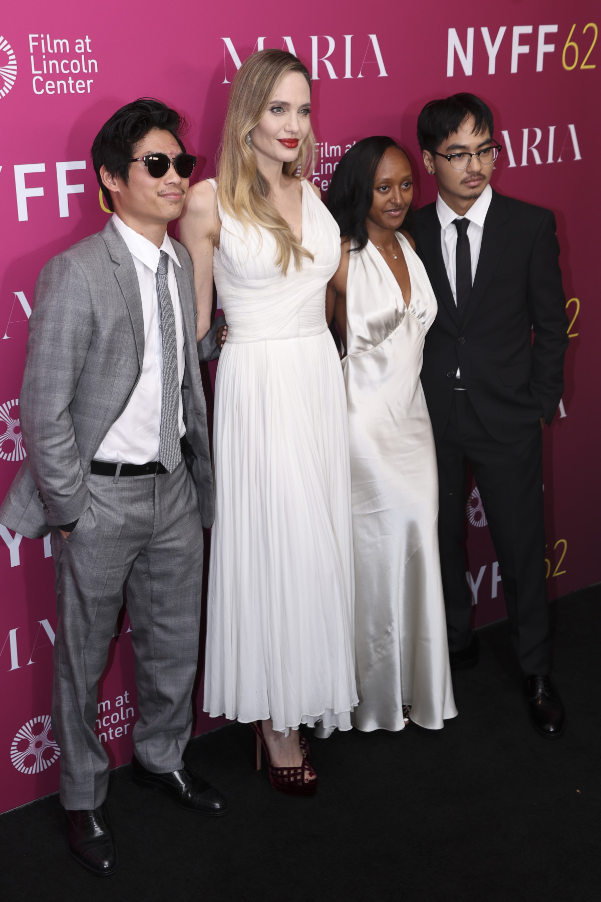 5 мотивуючих розповідей відомих світових та українських знаменитостей, що подарували малечі батьківську любов.0