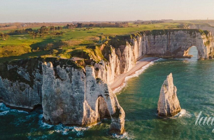 Чому варто відвідати скелі Етрета, натхнення митців, таких як Гюго…