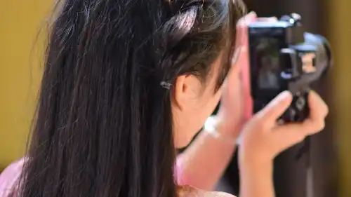 Чи можливо привчити шкіру голови, схильну до жирності, до менш частого миття?