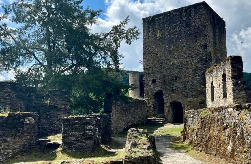 Замок в Еш-сюр-Сур: Причини побачити фортецю над Зауерською долиною в…