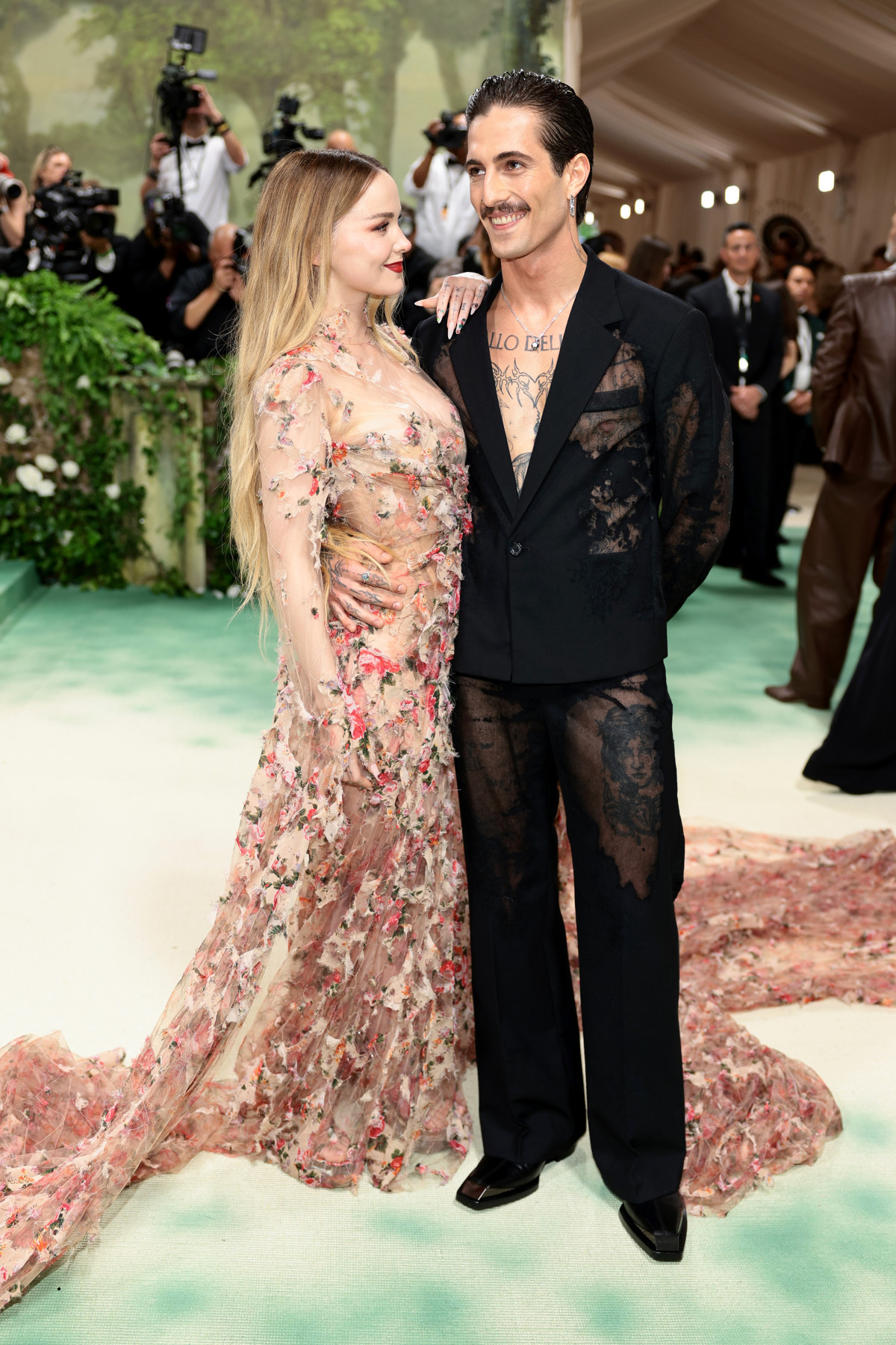 Найсвітліші появи знаменитих дуетів на червоних хідниках у 2024-му.
0