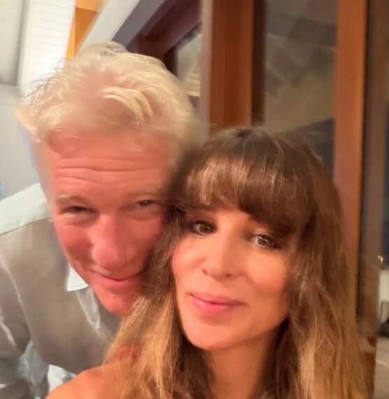 Річард Гір тепло вітав свою дружину і сяяв поруч із дітьми на рідкісних фотографіях