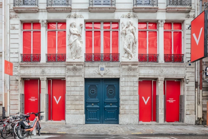 Чому світ одержимий довголіттям: репортаж з паризької клініки Vichy Longevity