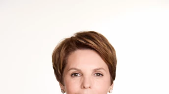 Олена Фроляк, журналістка та представниця бренду L’Oréal Paris з лінійки Вік Експерт, розповідає про стійкість, вікові зміни, улюблені косметичні продукти та літературні твори.