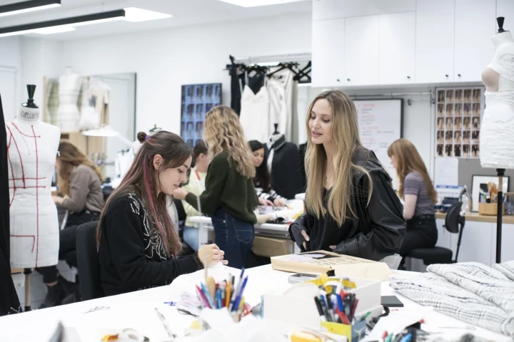 5 вагомих причин переглянути стрічку "Кутюр" за участю Анджеліни Джолі1