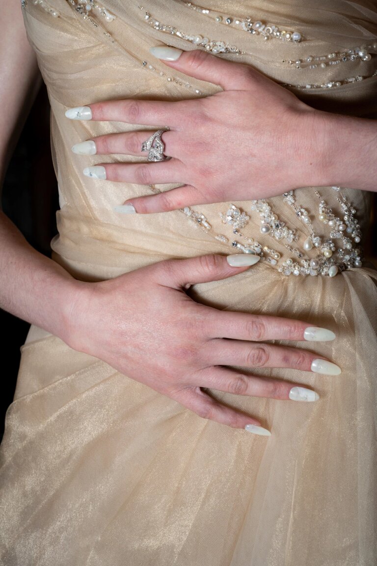 Мінімалістичний манікюр стане хітом весни 2026 року. 2